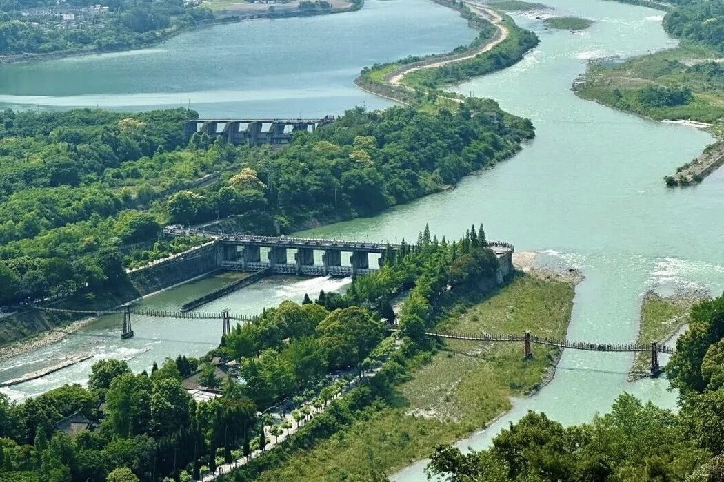 Aerial view of the Dujiangyan works on the Min River: the Feishayan spillway gates, the levee and two suspension bridges across the channels.